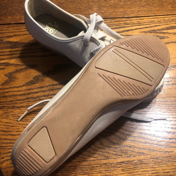 Soft Spot Shoes size 6 Off White or Ivory Never worn - Picture 3 of 4